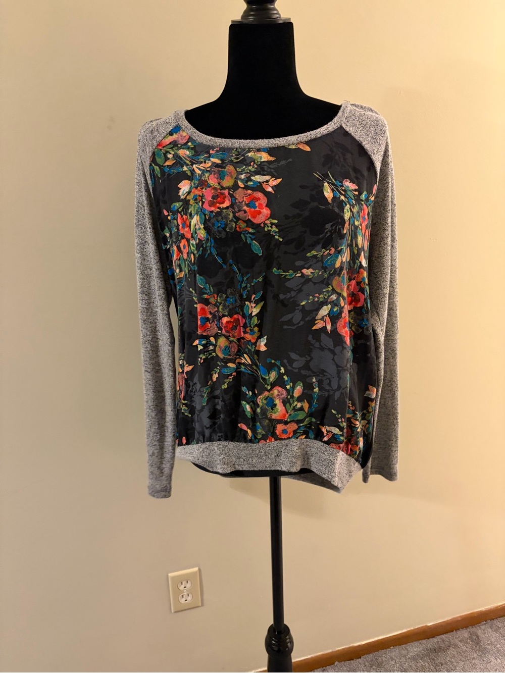 Kut from the Kloth Floral Front Raglan Women's Top